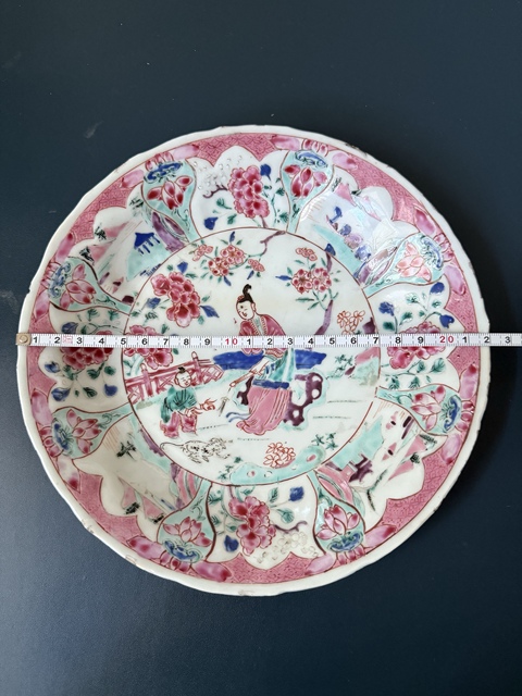 古玩陶瓷仕女紋粉彩盤真品鑒賞圖
