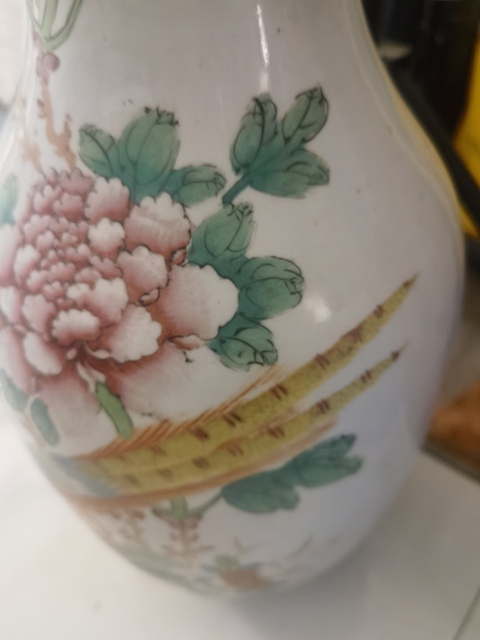 古玩陶瓷花鳥紋粉彩瓶真品鑒賞圖