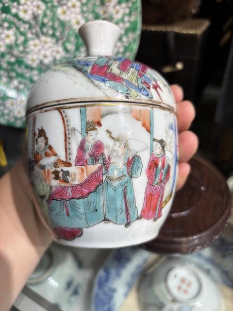 古玩陶瓷粉彩人物紋蓋缸真品鑒賞圖