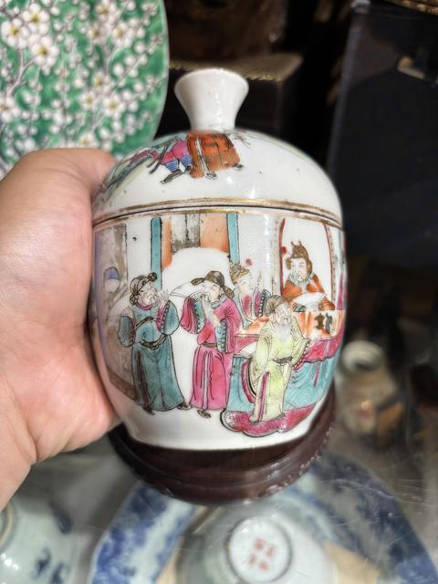 古玩陶瓷粉彩人物紋蓋缸真品鑒賞圖