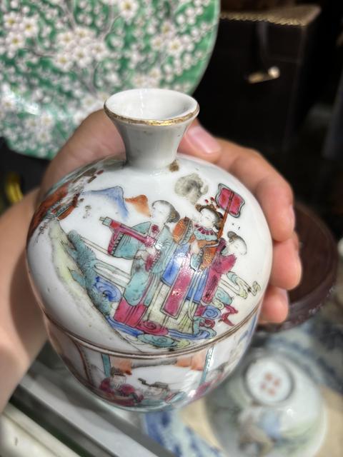 古玩陶瓷粉彩人物紋蓋缸真品鑒賞圖
