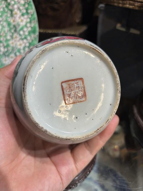 古玩陶瓷粉彩人物紋蓋缸真品鑒賞圖