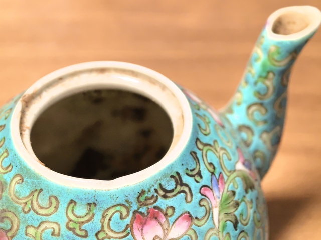 古玩陶瓷粉彩執(zhí)壺真品鑒賞圖