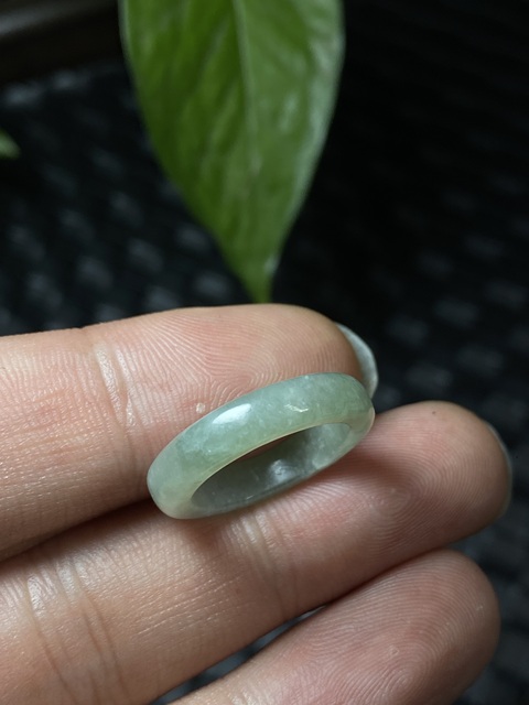 古玩玉器(絕對的放漏)有年份的天然冰糯翡翠戒指拍賣,當前價格688元