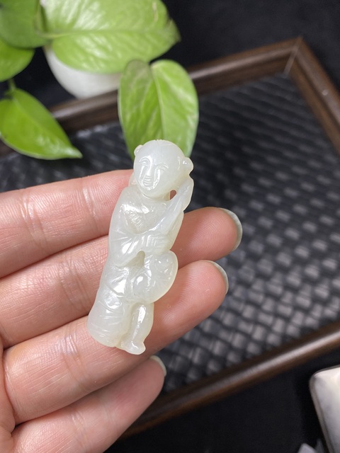 古玩玉器(一口價(jià)放漏)創(chuàng)匯期和田白玉雕“如意童子”拍賣,當(dāng)前價(jià)格2600元