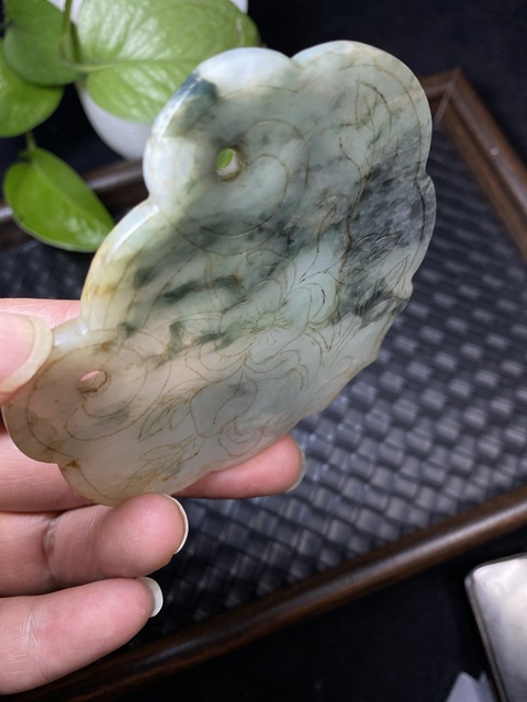 古玩玉器(放漏大個的)清代翡翠雕“如意鎖佩”拍賣,當前價格4500元