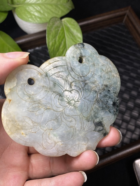 古玩玉器(放漏大個的)清代翡翠雕“如意鎖佩”拍賣,當前價格4500元