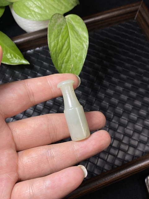 古玩玉器（撿漏了）白潤的清代和田白玉雕“素紋煙嘴”拍賣，當前價格1500元