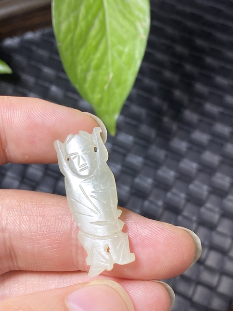 古玩玉器(放漏,不比價格比質量!)清代和田白玉雕“人物花片”拍賣,當前價格900元