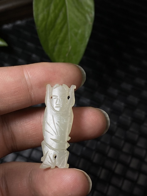 古玩玉器(放漏,不比價格比質量!)清代和田白玉雕“人物花片”拍賣,當前價格900元