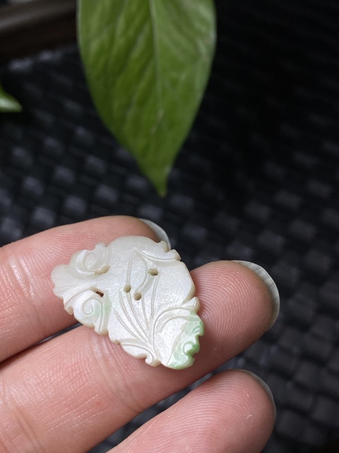 古玩玉器清代天然翡翠靈芝如意花飾拍賣,當前價格600元