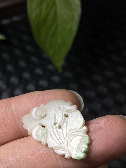 古玩玉器清代天然翡翠靈芝如意花飾拍賣,當前價格600元