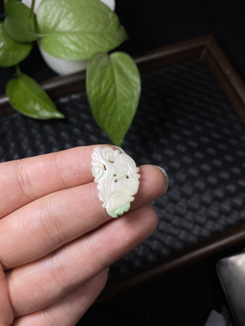 古玩玉器清代天然翡翠靈芝如意花飾拍賣,當前價格600元