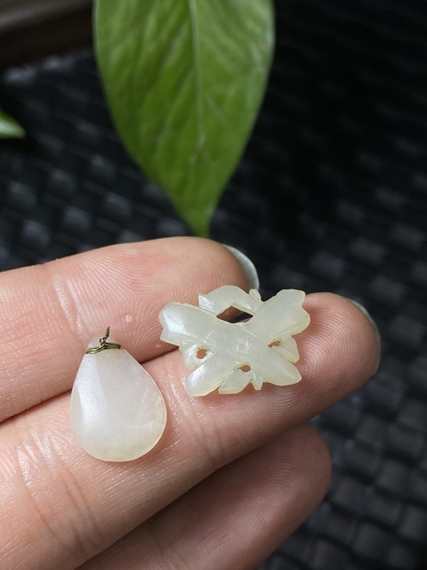 古玩玉器清代和田玉雕“花飾”拍賣，當(dāng)前價(jià)格600元