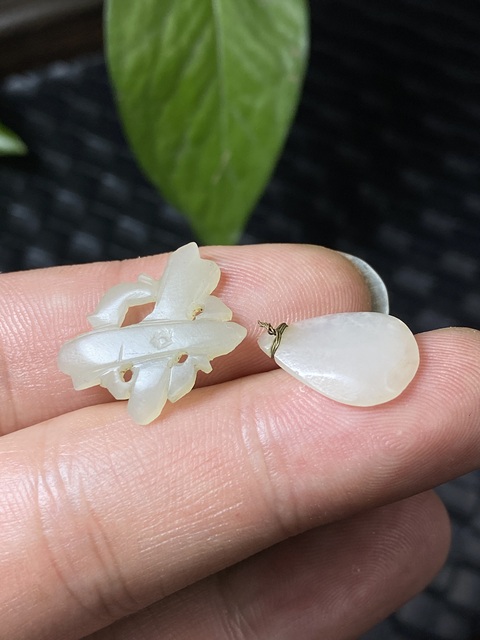 古玩玉器清代和田玉雕“花飾”拍賣，當(dāng)前價(jià)格600元