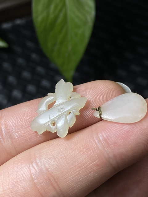 古玩玉器清代和田玉雕“花飾”拍賣，當(dāng)前價(jià)格600元