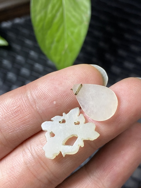 古玩玉器清代和田玉雕“花飾”拍賣，當(dāng)前價(jià)格600元