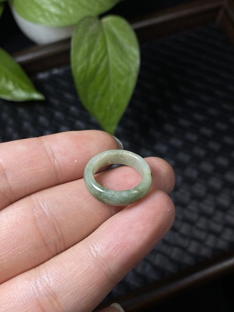 古玩玉器清代天然翡翠戒指拍賣，當(dāng)前價格900元