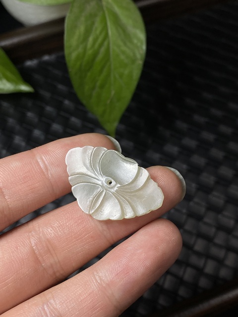 古玩玉器清代和田玉雕“帽花”拍賣,當前價格800元