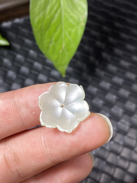 古玩玉器清代和田玉雕“帽花”拍賣,當前價格900元
