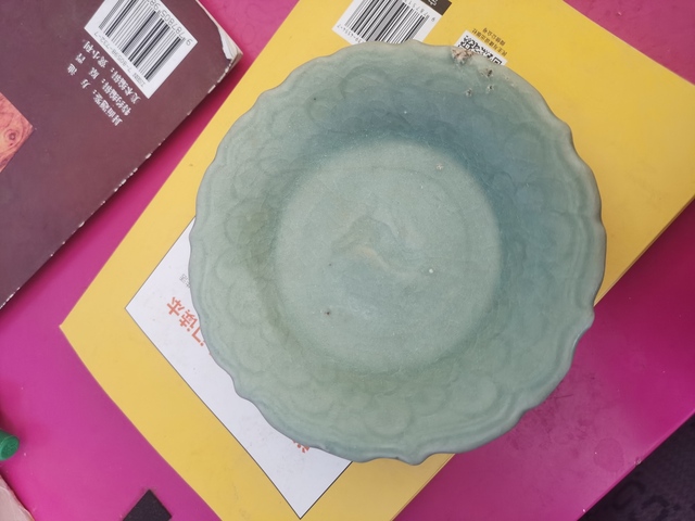 古玩陶瓷龍泉青瓷刻花盤真品鑒賞圖