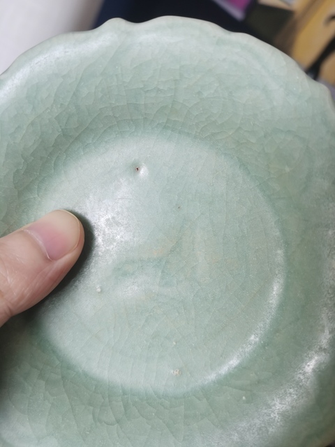 古玩陶瓷龍泉青瓷刻花盤真品鑒賞圖