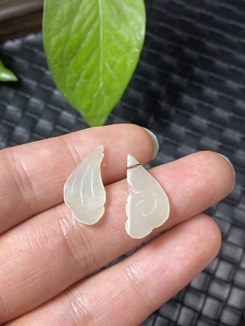 古玩玉器清代和田玉雕“花飾”翅膀拍賣,當前價格350元