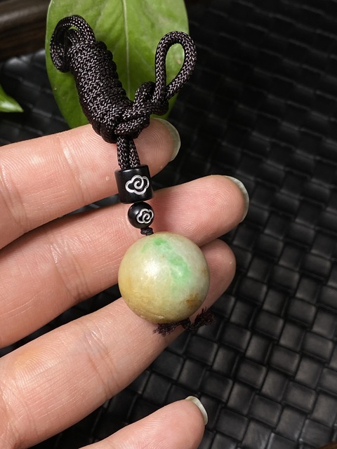 古玩玉器(虧本放漏)清代三彩素紋翡翠珠拍賣,當前價格800元