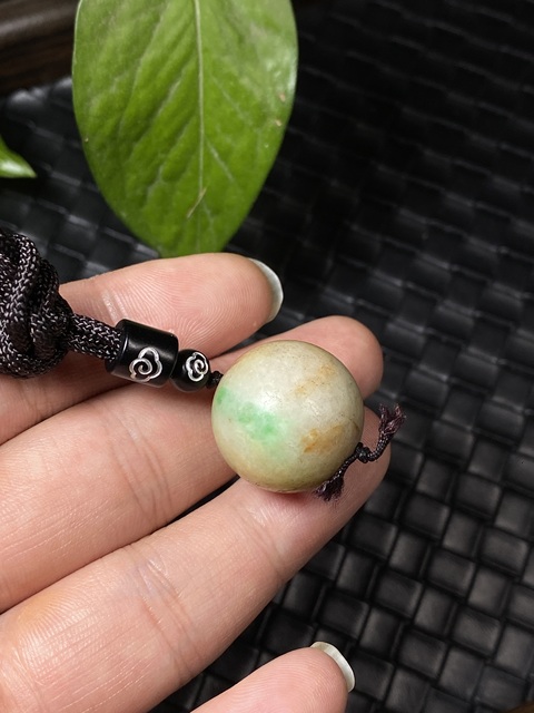 古玩玉器(虧本放漏)清代三彩素紋翡翠珠拍賣,當前價格800元