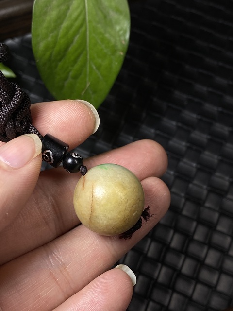 古玩玉器(虧本放漏)清代三彩素紋翡翠珠拍賣,當前價格800元