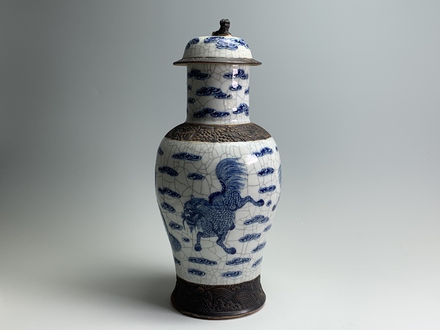 古玩陶瓷清晚期·哥釉青花麒麟瑞獸紋蓋瓶拍賣,當前價格1215元