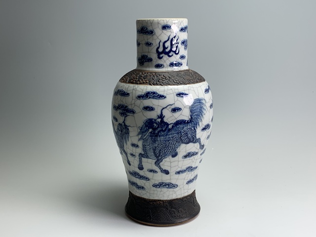 古玩陶瓷清晚期·哥釉青花麒麟瑞獸紋蓋瓶拍賣,當前價格1215元