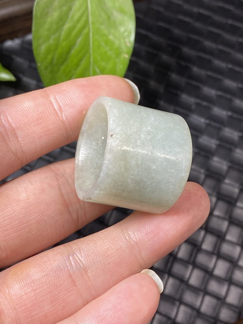 古玩玉器清代翡翠雕“素紋扳指”拍賣,當前價格2800元