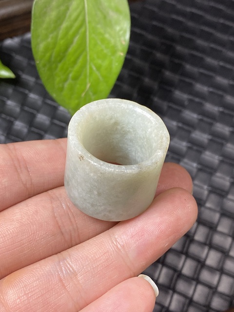 古玩玉器清代翡翠雕“素紋扳指”拍賣,當前價格2800元