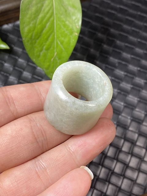 古玩玉器清代翡翠雕“素紋扳指”拍賣,當前價格2800元