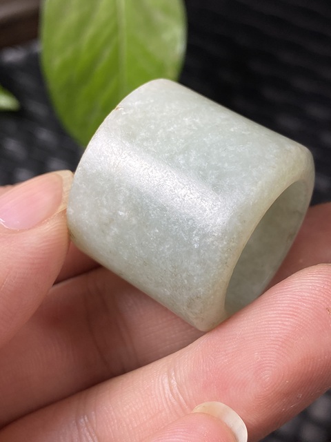 古玩玉器清代翡翠雕“素紋扳指”拍賣,當前價格2800元