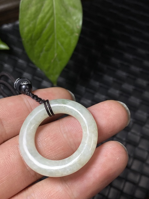 古玩玉器(放漏)民國翡翠雕“素紋環(huán)”4拍賣,當前價格800元