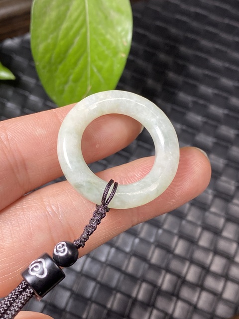 古玩玉器(放漏)民國翡翠雕“素紋環(huán)”4拍賣,當前價格800元