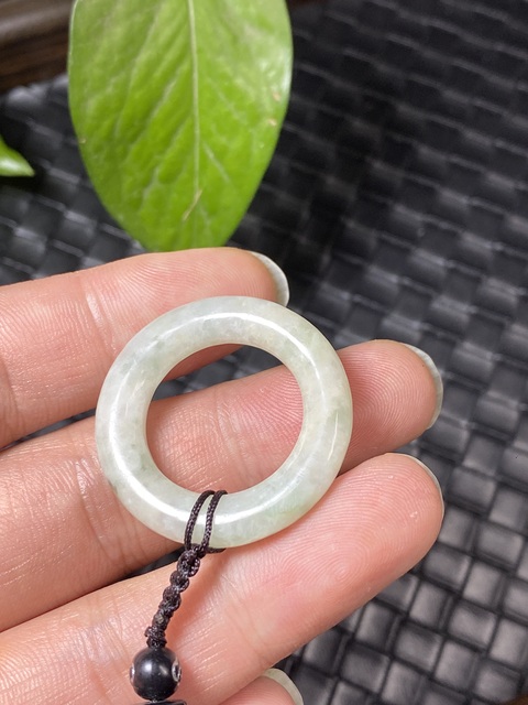 古玩玉器(放漏)民國翡翠雕“素紋環(huán)”4拍賣,當前價格800元