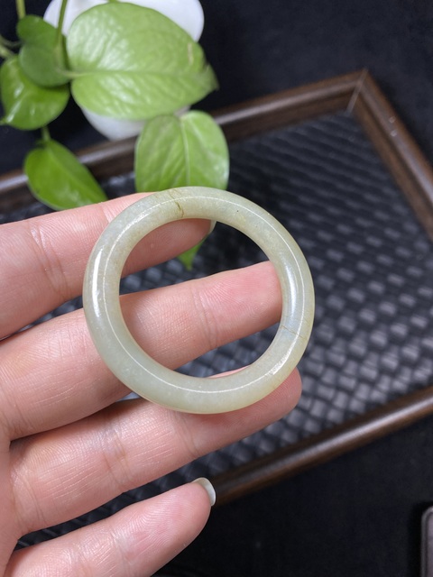 古玩玉器清代天然翡翠雕“素紋環”拍賣,當前價格2500元