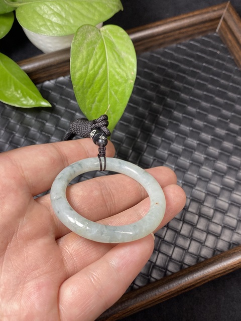 古玩玉器(一口價放漏)清代天然翡翠“素紋環(huán)”拍賣,當前價格2500元