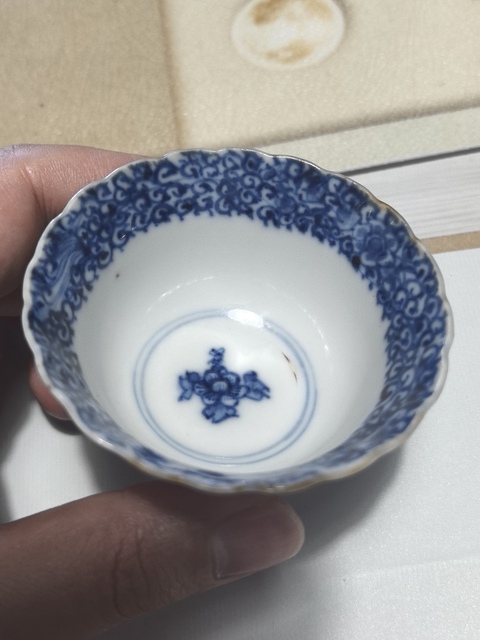 古玩陶瓷花卉紋青花杯真品鑒賞圖