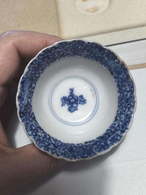 古玩陶瓷花卉紋青花杯真品鑒賞圖
