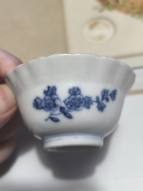 古玩陶瓷花卉紋青花杯真品鑒賞圖