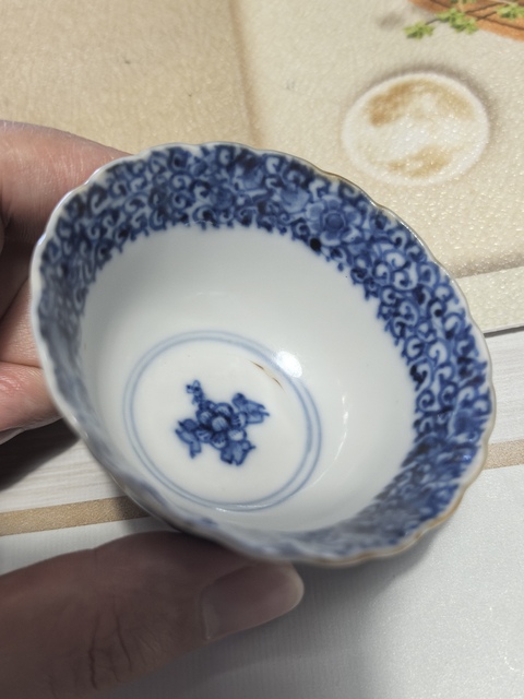 古玩陶瓷花卉紋青花杯真品鑒賞圖