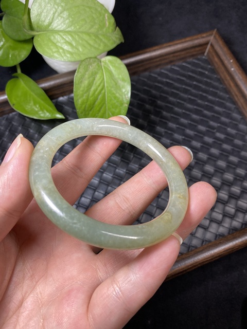 古玩玉器極美清代冰糯天然翡翠手鐲拍賣，當前價格10000元