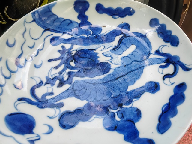 古玩陶瓷德化窯青花過墻龍紋臥盤真品鑒賞圖