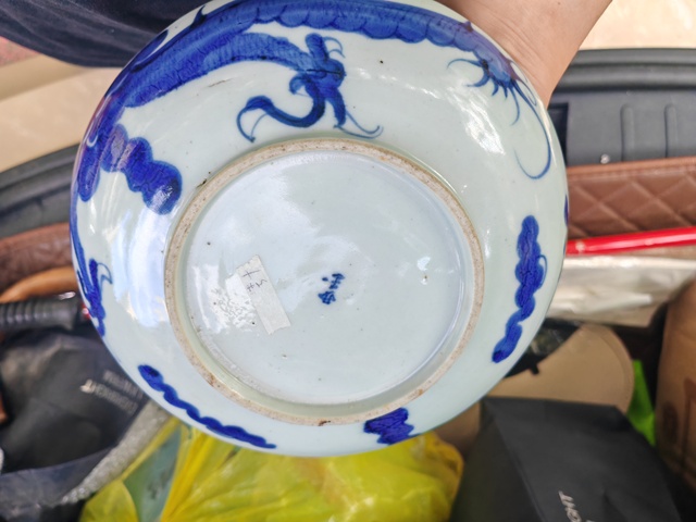 古玩陶瓷德化窯青花過墻龍紋臥盤真品鑒賞圖