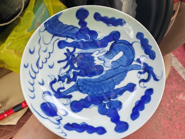 古玩陶瓷德化窯青花過墻龍紋臥盤真品鑒賞圖
