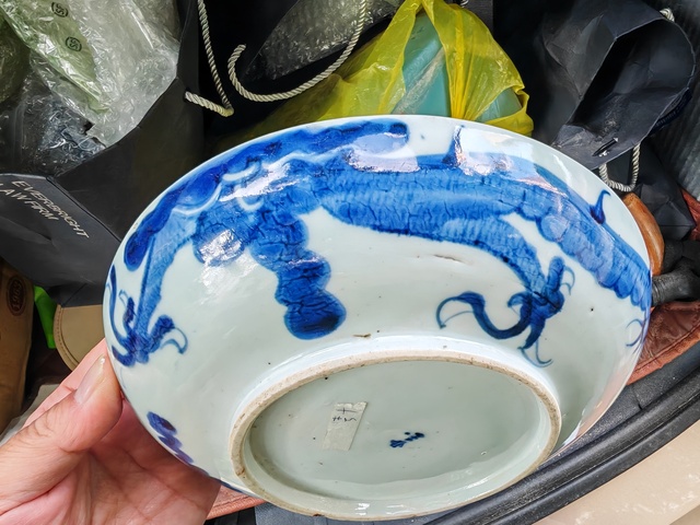 古玩陶瓷德化窯青花過墻龍紋臥盤真品鑒賞圖